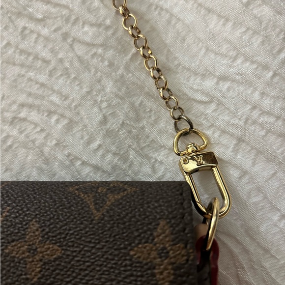 Louis Vuitton MM Favorite Purse - Picture 11 of 11